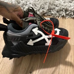 OFF WHITE SNEAKERS